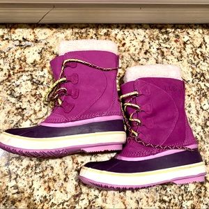 Snow boots Girls 4 or Ladies 6